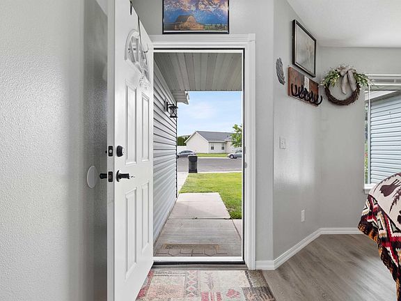 3rd image of 720 Aiken Cir
