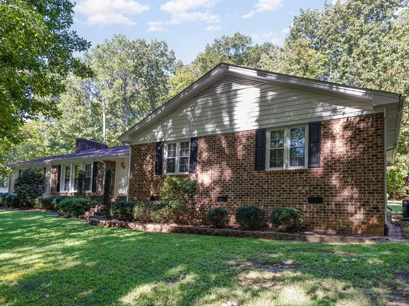 8204 Ashwood Dr, Raleigh, NC 27603