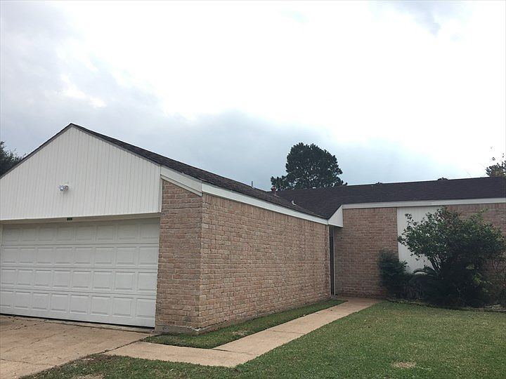 1st image of 16043 Bear Hill Dr