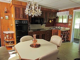 SPACIOUS & INVITING KITCHEN
