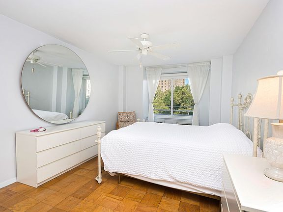 4th image of 392 Central Park W APT 4W