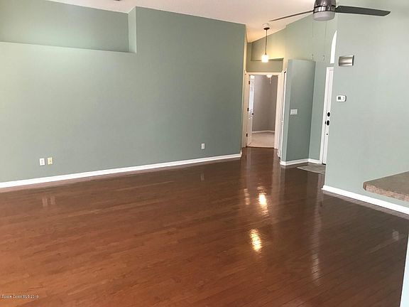 4th image of 2402 Saint Johns Ln