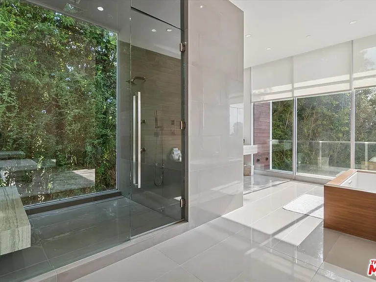 1232 Sunset Plaza Dr — Photo 32