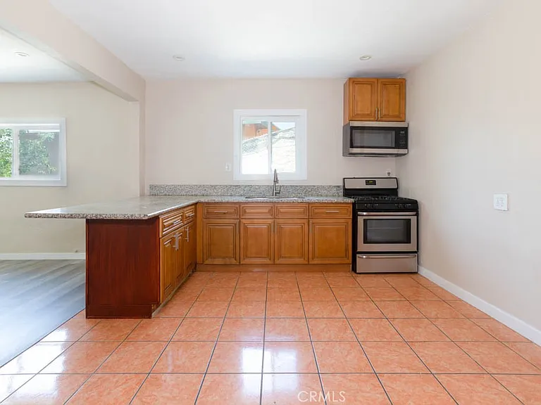 1059 1/2 Buelah Ave — Photo 4