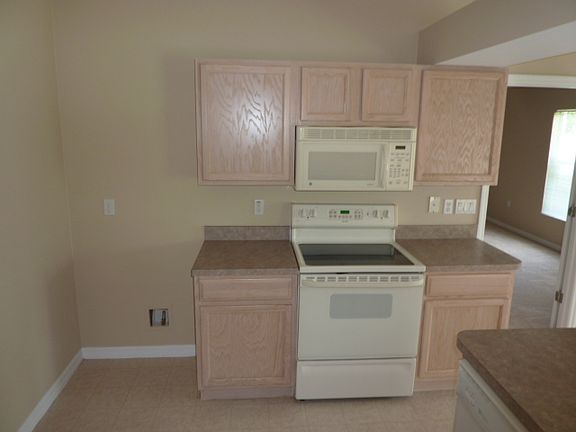 5th image of 9 Lancelot Dr