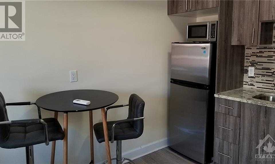 2nd image of 378 Dalhousie St #11