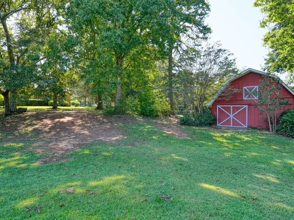 565 Peachtree Rd, Chesnee, SC 29323