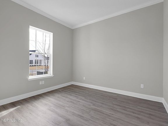 5th image of 162 LOMOND Court