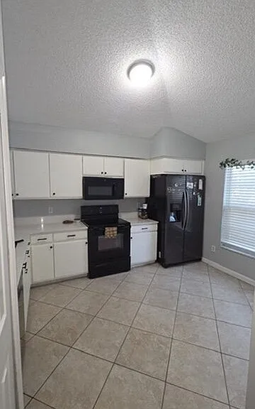 2527 Chatham Cir — Photo 2