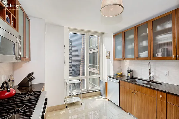 Sold by Sotheby's International Realty | media 2