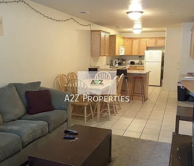 1969 N Canyon Rd — Photo 4
