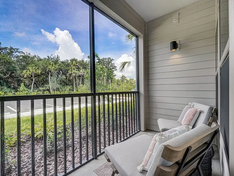 Screened Balcony/Patio