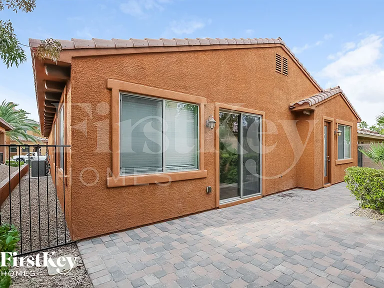 1044 Via Camelia St — Photo 15
