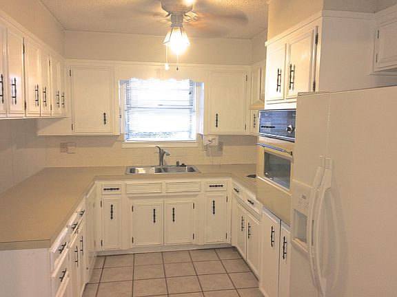 3rd image of 2805 Elmwood Ave