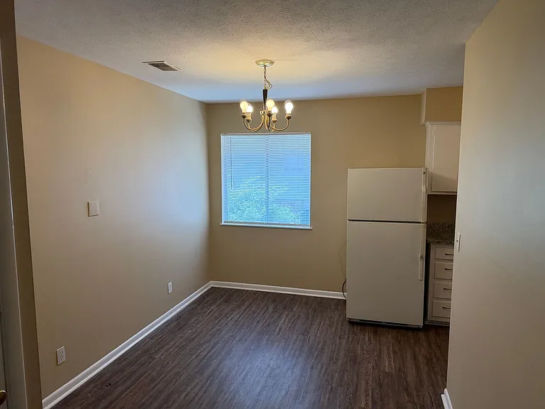 1011 Oakview Ave #1-16 — Photo 3