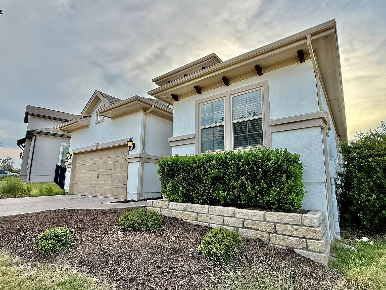 3 bed, 2.0 bath, 2016 sqft, $2,790 — Photo 4