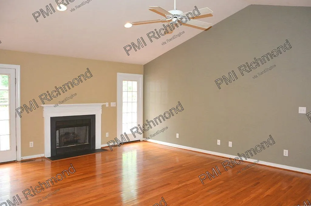 3 bed, 2.0 bath, 1744 sqft, $2,300 — Photo 2