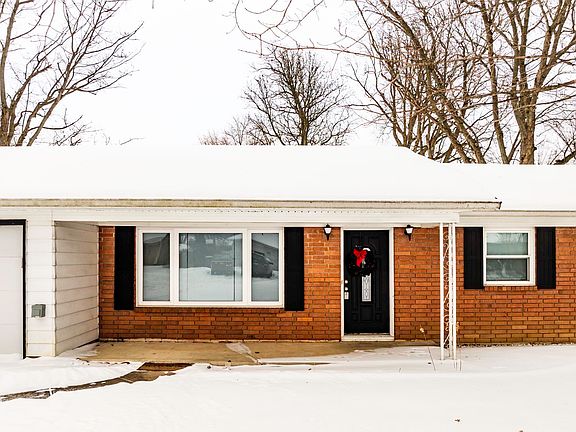 2nd image of 2000 N Alden Rd