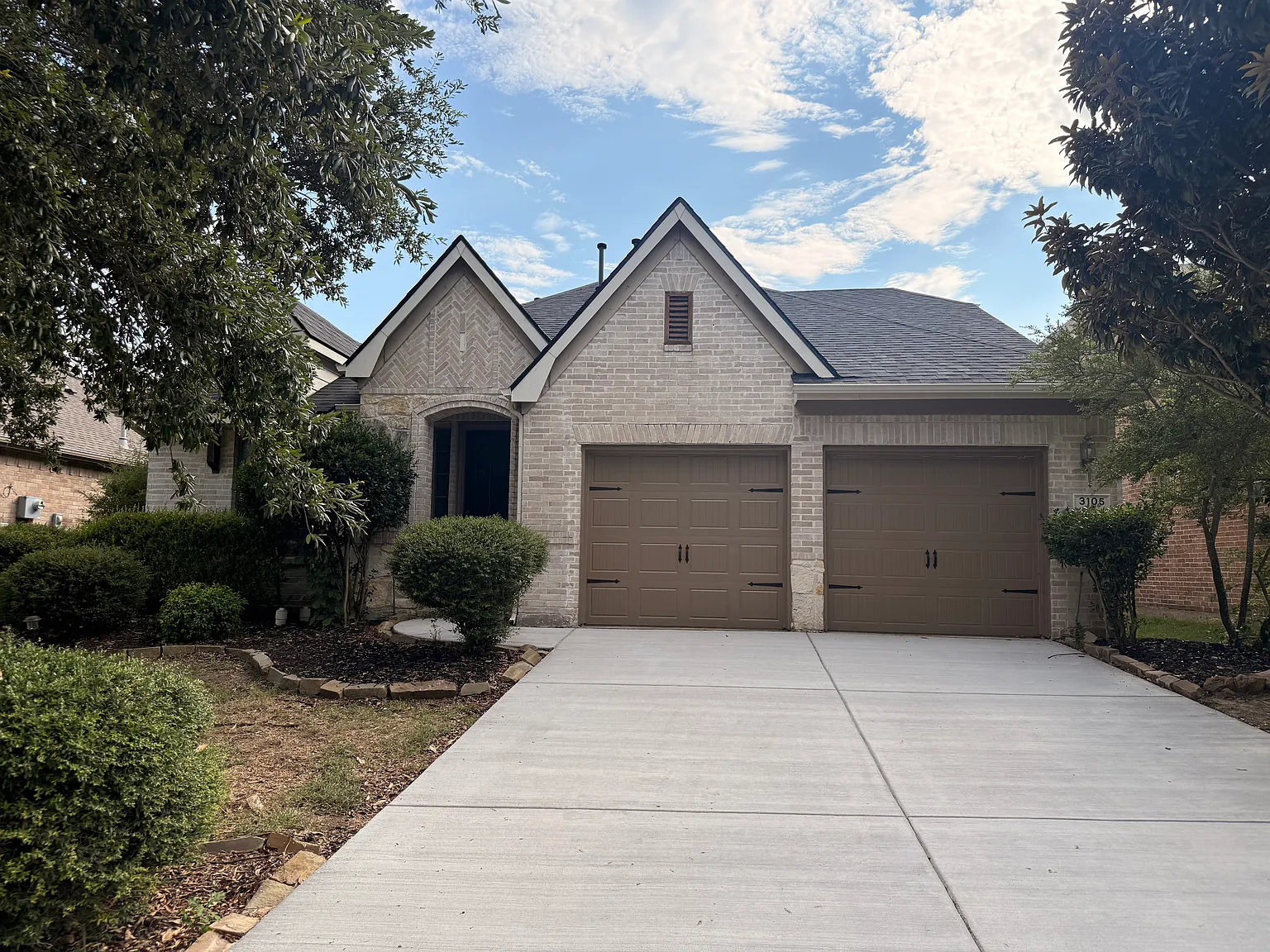 3 bed, 2353 sqft, $2,425 — Photo 1