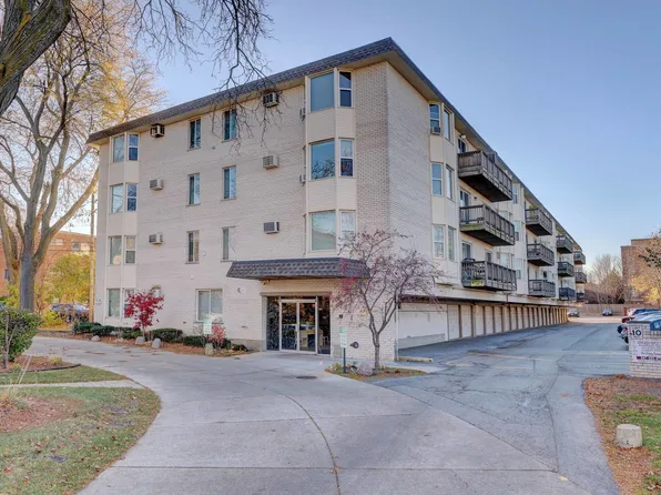8232 Niles Center Rd APT 215, Skokie, IL 60077