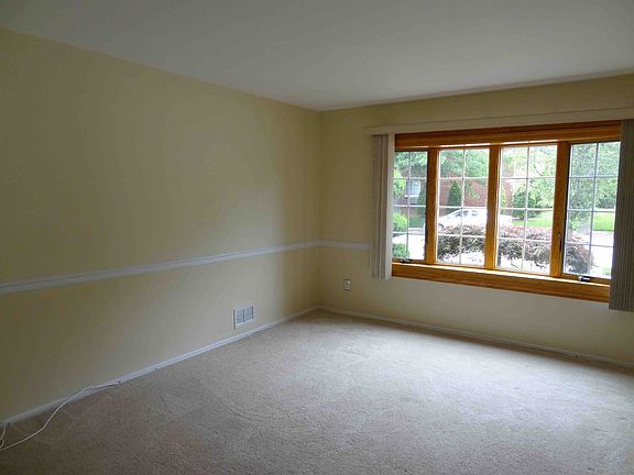 3rd image of 12 Gadsen Pl #1L