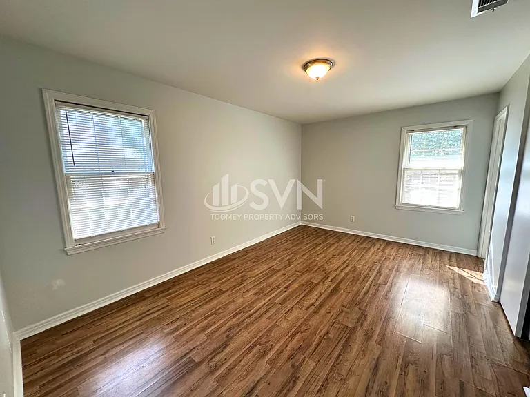 110 Windsor Dr — Photo 12