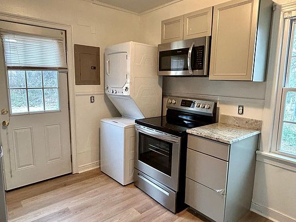 3rd image of 2408 Pickering Blvd
