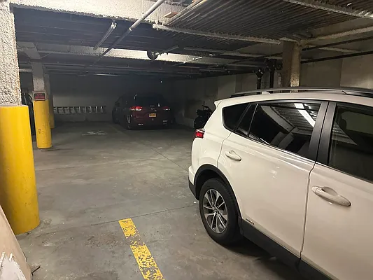 Rented by 18 REALTY | media 27