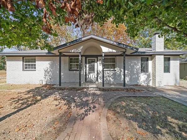 13545 E Crestview Rd, Claremore, OK 74019