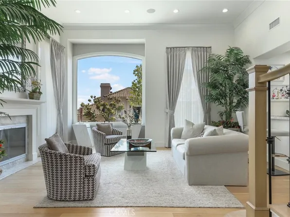 11805 Henley Ln, Los Angeles, CA 90077