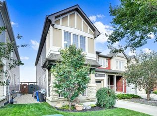 196 N Viewpointe Ter, Chestermere, AB T1X0P9