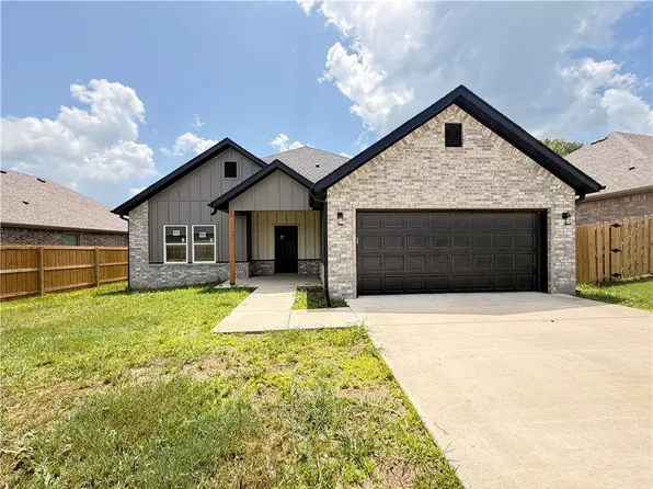 385 Smith St, West Fork, AR 72774