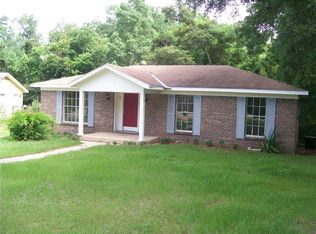 532 Woodlore Dr, Chickasaw, AL 36611