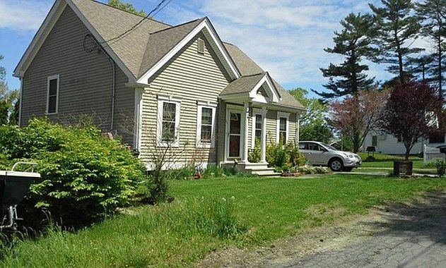 2nd image of 25 Holly St