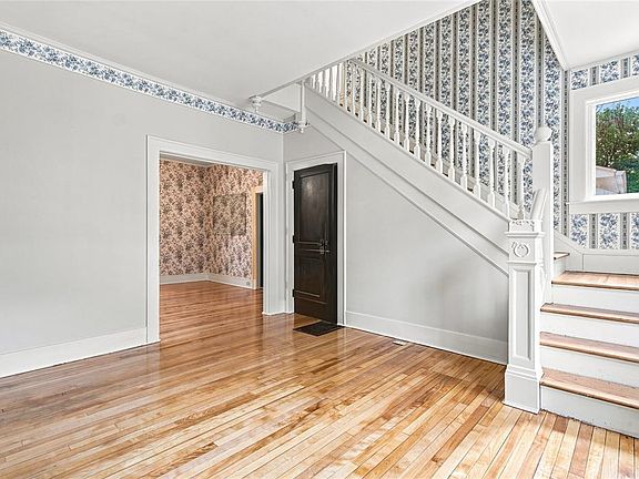 4th image of 453 Summit Avenue