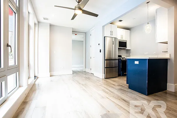 Rented by EXR | media 9