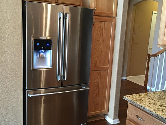 Electrolux refrigerator with bottom freezer