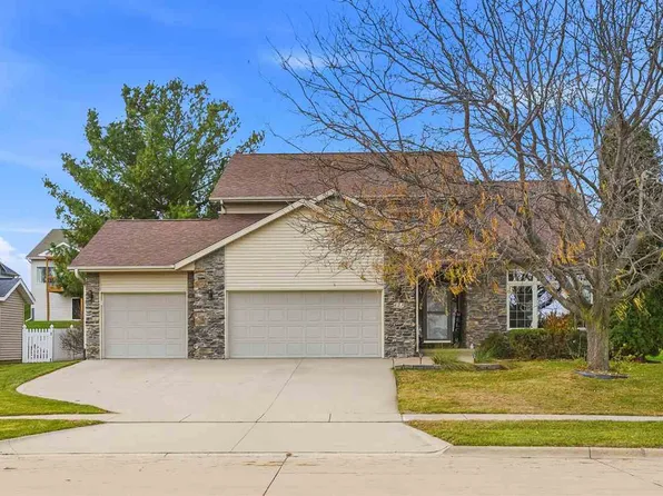 623 Ponds Ct, Tiffin, IA 52340