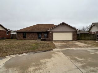 1744 Park Dr, Siloam Springs, AR 72761