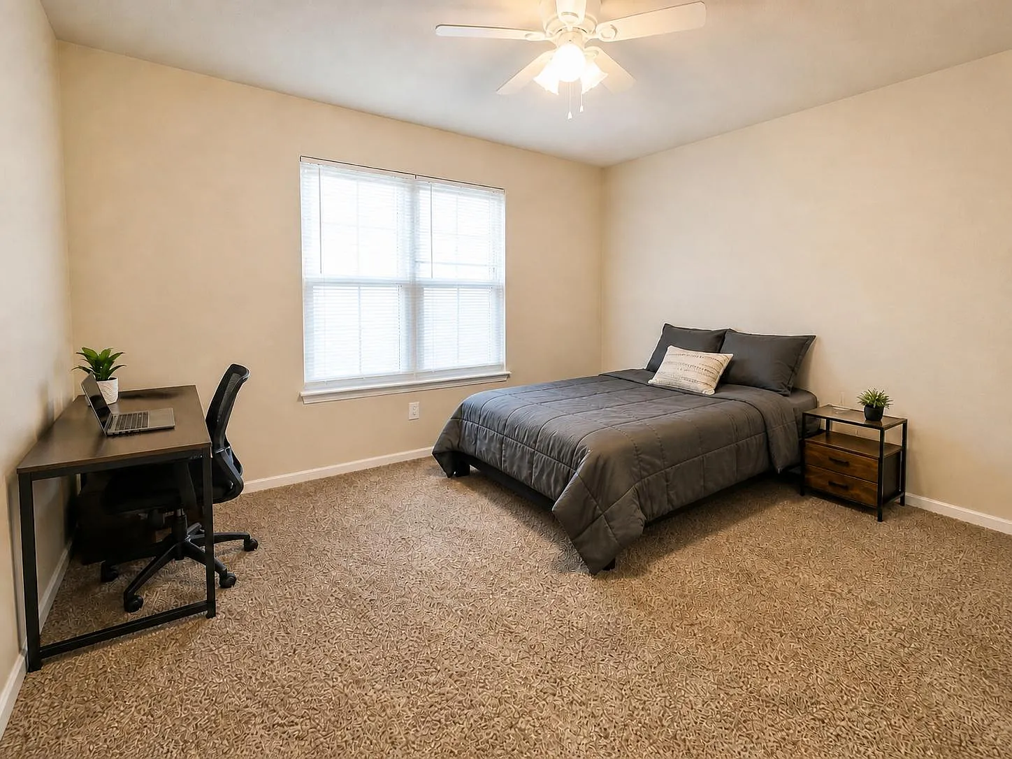 4 bed, 2.5 bath, 2914 sqft, $711 — Photo 1