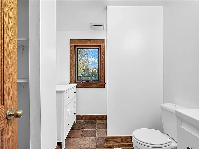 506 S Poplar St — Photo 18