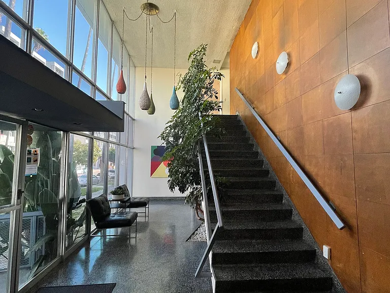 525 S Kenmore Ave #9 — Photo 1