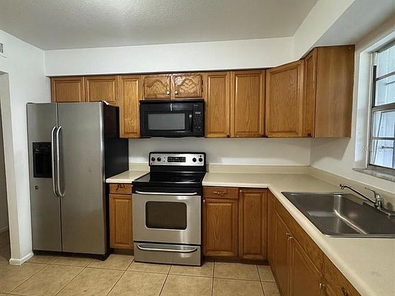 2nd image of 1831 Wilton Ave