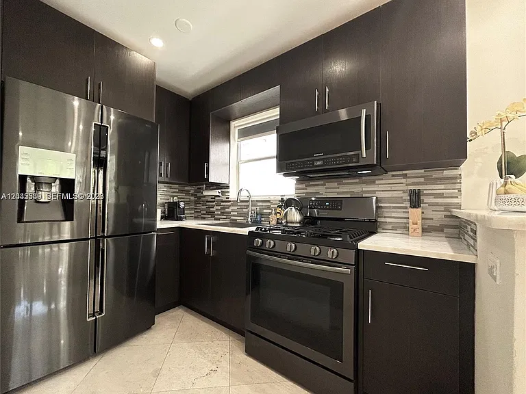 900 Jefferson Ave #9 — Photo 9