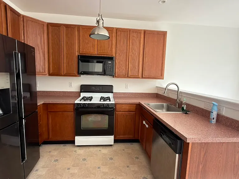 1071 King Way — Photo 8