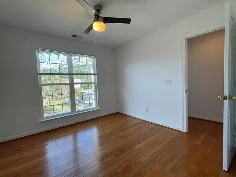 1544 Oxborough Cir — Photo 28