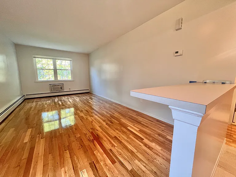 18-23 Clintonville St #1 — Photo 12