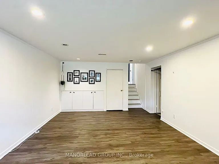 10 Greenyards Dr — Photo 33