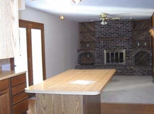 1218 Airport Rd, Bloomington, IL 61704