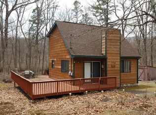 106 Summit Pl, Hawley, PA 18428